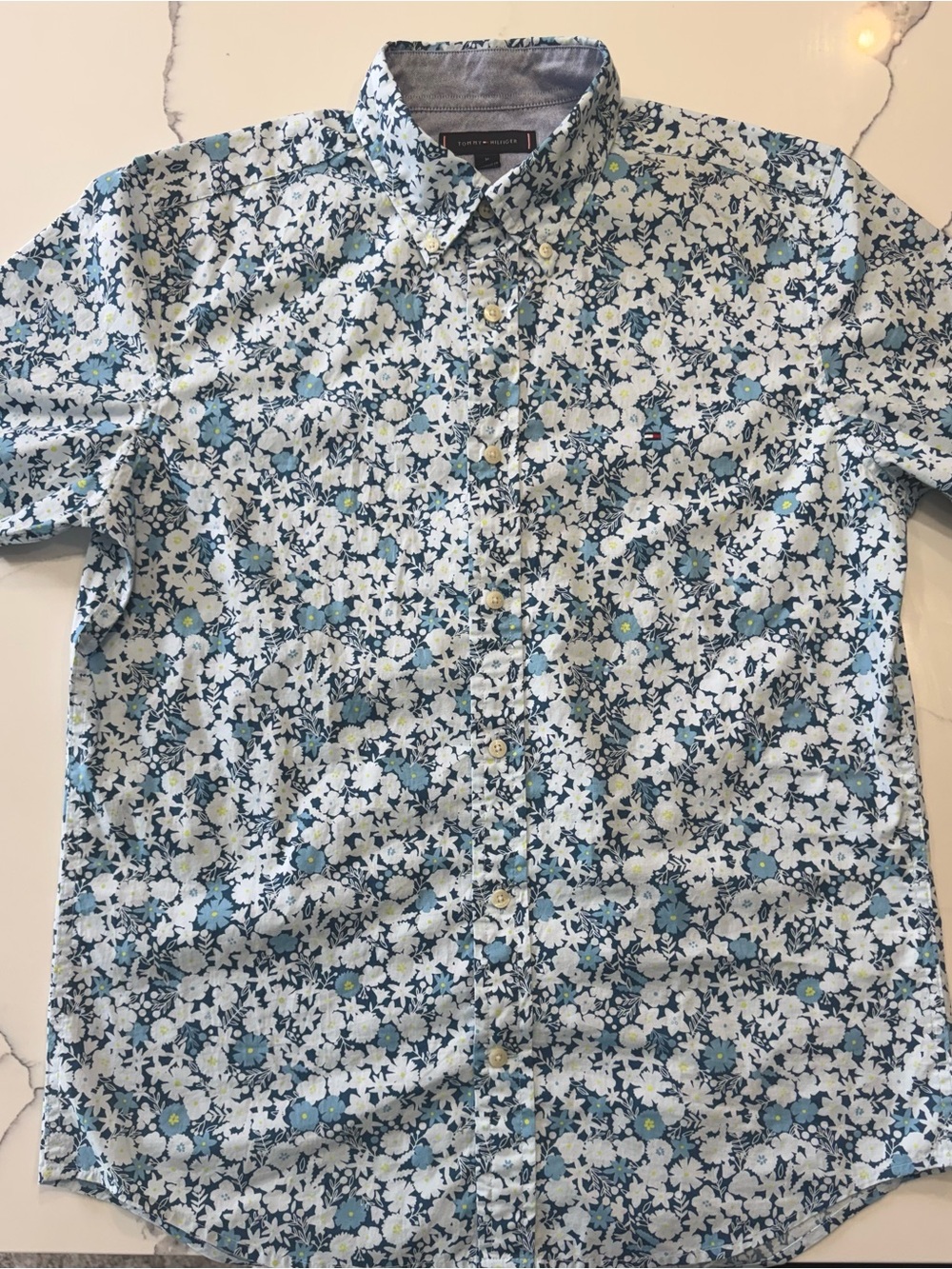 Tommy Hilfiger Men’s M Floral Button Down short sleeve shirt